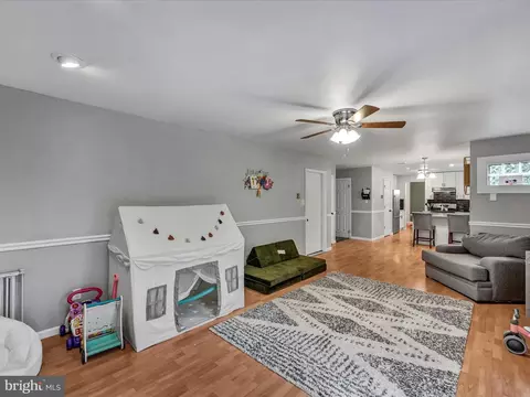 Living - 67 Hearthstone Dr, Reading, PA 19606 photo 3 of 5