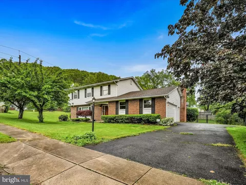 Exterior - 67 Hearthstone Dr, Reading, PA 19606 photo 2 of 7