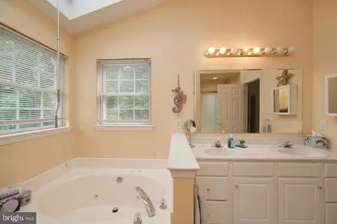 Entry Way - 7 Brassie Cir, Reading, PA 19607 photo 10 of 12