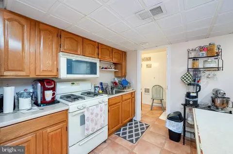 Kitchen - 7 Brassie Cir, Reading, PA 19607 photo 8 of 8