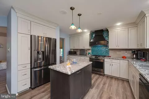 Kitchen - 7 Brassie Cir, Reading, PA 19607 photo 4 of 8