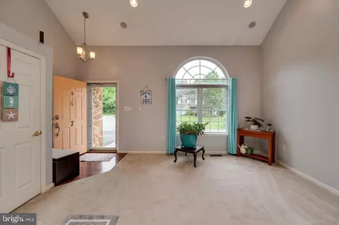 Entry Way - 7 Brassie Cir, Reading, PA 19607 photo 1 of 12