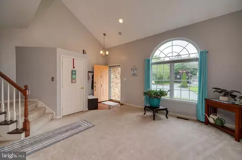 Entry Way - 7 Brassie Cir, Reading, PA 19607 photo 2 of 12