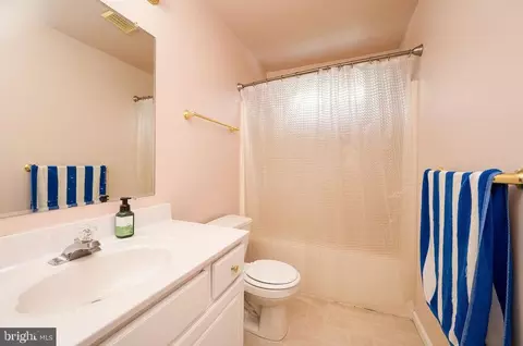 Bath - 7 Brassie Cir, Reading, PA 19607 photo 1 of 2