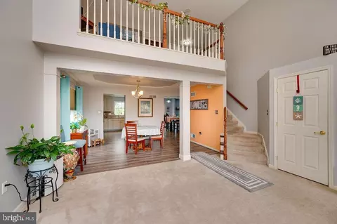 Entry Way - 7 Brassie Cir, Reading, PA 19607 photo 4 of 12
