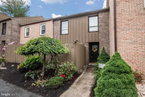 39 Tee Cir, Reading, PA 19607 photo 2