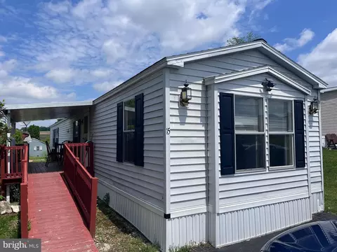 15 Scenic Ave, Hamburg, PA 19526