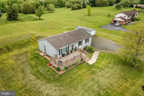 27 Amity Park Rd, Birdsboro, PA 19508