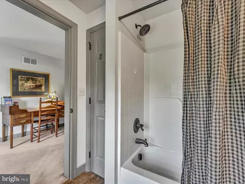 Entry Way - 6 Cricket Slope Dr, Oley, PA 19547 photo 5 of 5