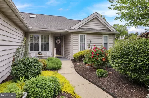 301 Charleston Ln, Reading, PA 19610