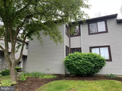 55 4 Holly Dr, Reading, PA 19606