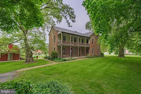 825 N Richmond St, Fleetwood, PA 19522