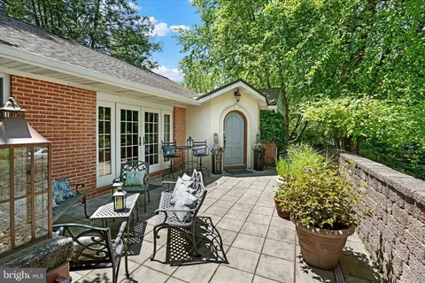 1614 Old Wyomissing Rd, Wyomissing, PA 19610
