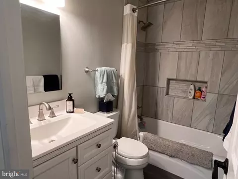 Bath - 7 Ravens Ct, Reading, PA 19606 photo 2 of 4
