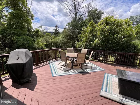 Exterior - 7 Ravens Ct, Reading, PA 19606 photo 5 of 15