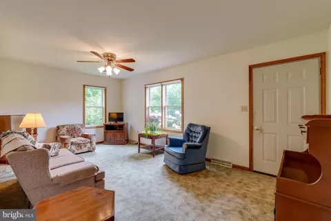Living - 401 Freemansville Rd, Reading, PA 19607 photo 2 of 3