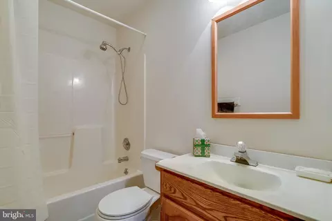Bath - 401 Freemansville Rd, Reading, PA 19607 photo 1 of 1