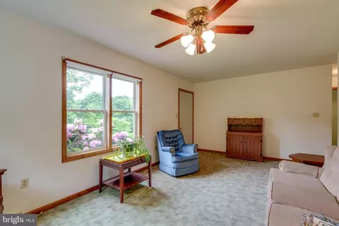Living - 401 Freemansville Rd, Reading, PA 19607 photo 3 of 3