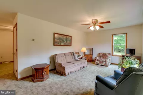 Living - 401 Freemansville Rd, Reading, PA 19607 photo 1 of 3