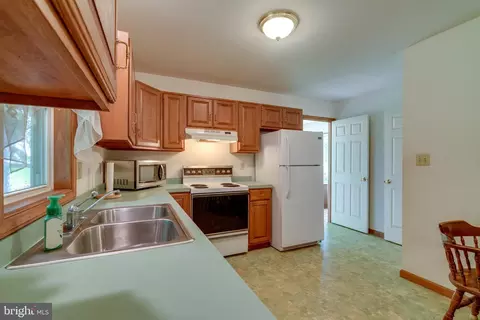 Kitchen - 401 Freemansville Rd, Reading, PA 19607 photo 3 of 3