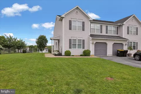 37 N Calais Dr, Reading, PA 19605