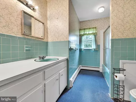 Bath - 509 Weidman Ave, Sinking Spring, PA 19608 photo 2 of 3