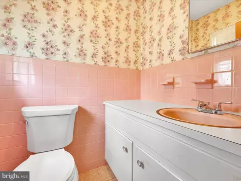 Bath - 509 Weidman Ave, Sinking Spring, PA 19608 photo 1 of 3