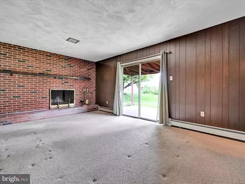 Living - 509 Weidman Ave, Sinking Spring, PA 19608 photo 4 of 5
