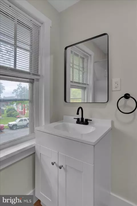 Bath - 712 Oley St, Reading, PA 19610 photo 2 of 2