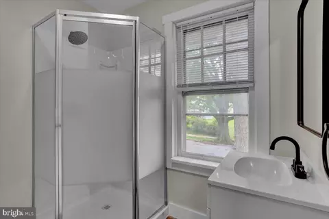 Bath - 712 Oley St, Reading, PA 19610 photo 1 of 2
