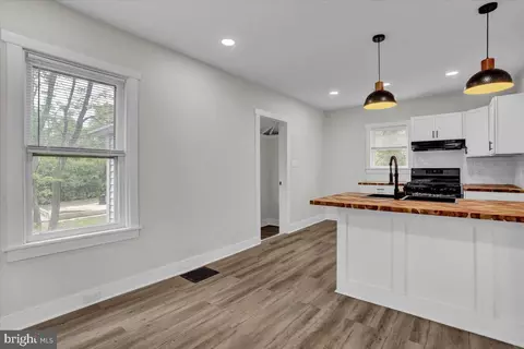 Entry Way - 712 Oley St, Reading, PA 19610 photo 1 of 4