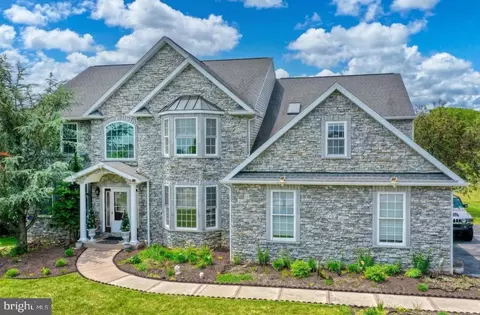 7 Saint Andrews Dr, Fleetwood, PA 19522