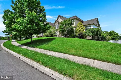 46 Winding Brook Dr, Sinking Spring, PA 19608 photo 2