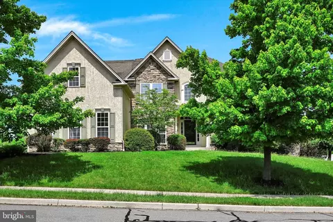 46 Winding Brook Dr, Sinking Spring, PA 19608