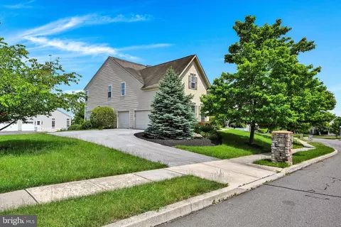 46 Winding Brook Dr, Sinking Spring, PA 19608 photo 4