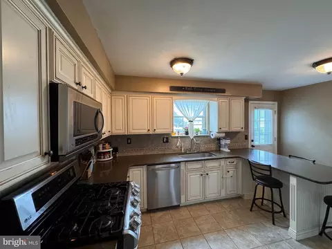 4232 Danor Dr, Reading, PA 19605 photo 6