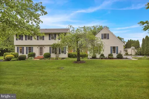 5 Twin Oak Dr, Leesport, PA 19533
