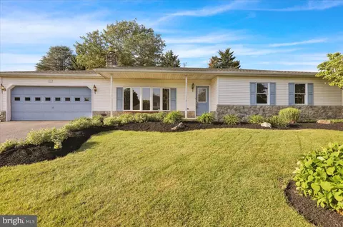 233 Faith Dr, Blandon, PA 19510