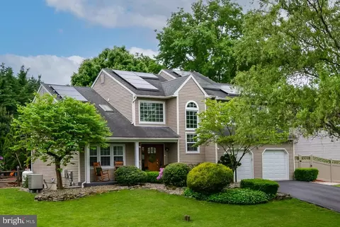 504 Walnut Tree Dr, Blandon, PA 19510