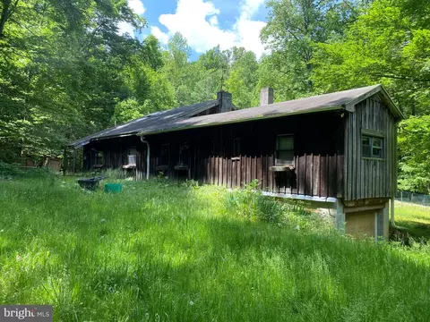 201 Apple Ln, Oley, PA 19547 photo 2