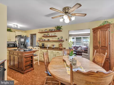Kitchen - 64 Steiner Pl, Blandon, PA 19510 photo 3 of 5