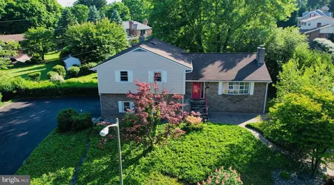 17 Goldfinch Dr, Reading, PA 19610