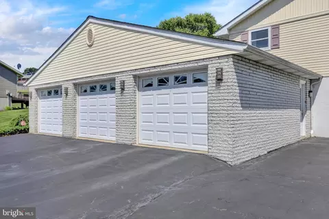 57 Wesleyan Dr, Reading, PA 19607 photo 4