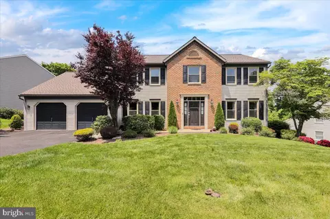 124 Park Place Dr, Reading, PA 19608