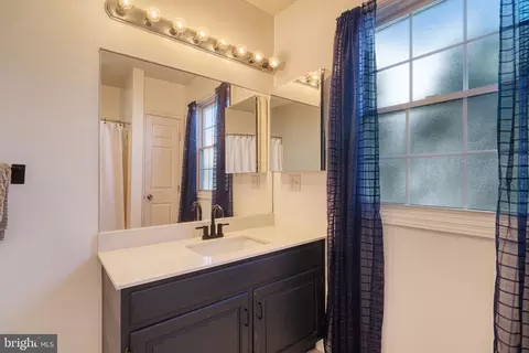 Bath - 1017 Leanne St, Reading, PA 19605 photo 2 of 4