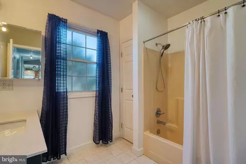Bath - 1017 Leanne St, Reading, PA 19605 photo 3 of 4