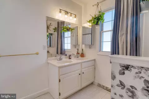Bath - 1017 Leanne St, Reading, PA 19605 photo 1 of 4