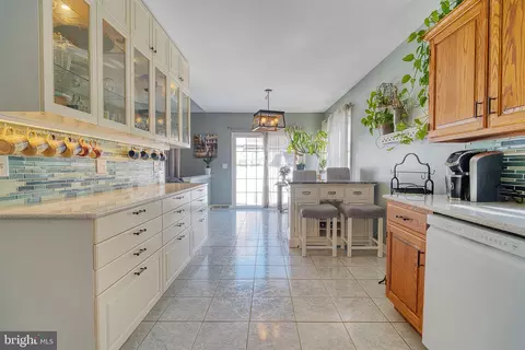 Kitchen - 1017 Leanne St, Reading, PA 19605 photo 3 of 3