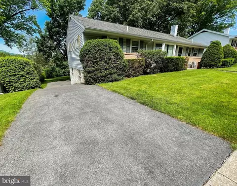 322 S Miller St, Reading, PA 19607 photo 3