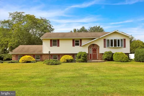 9707 Longswamp Rd, Mertztown, PA 19539